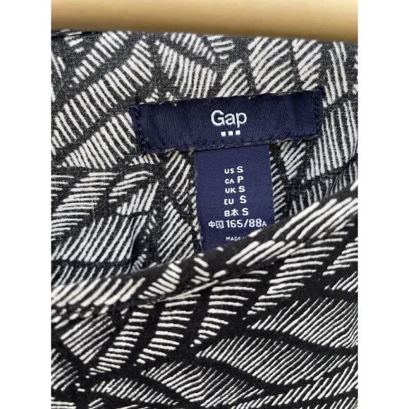 GAP Dress Size S Black Leaf Pattern Short Sleeved Bloused Waist Minimalist - Picture 2 of 6